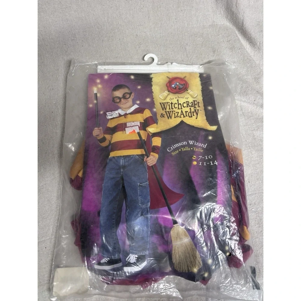 CRIMSON‎ WIZARD SCHOOL OF WITCHCRAFT & WIZARDRY HALLOWEEN COSTUME MEDIUM 7-10 - Picture 2 of 9